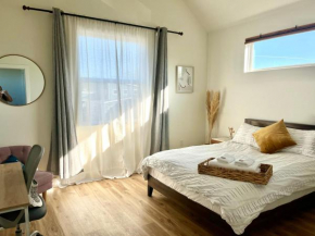 Designer NEW 10min dt Pet friendly 7min Park-Room A